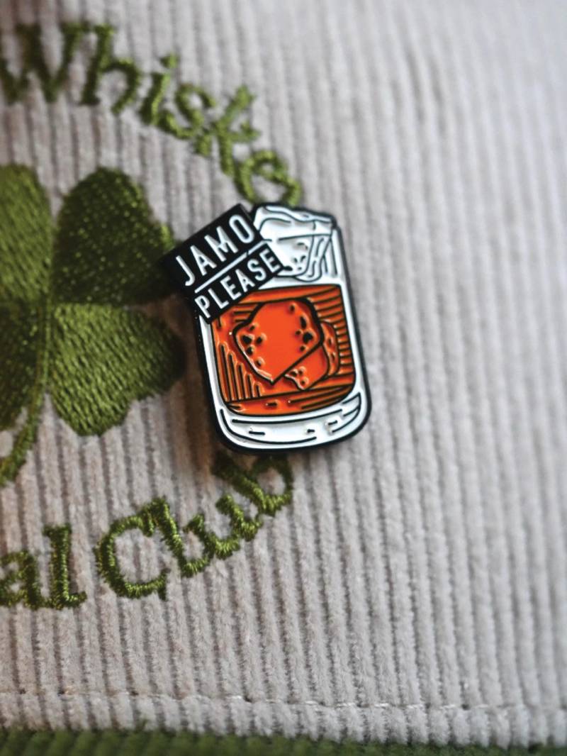 Jameson Bitte Emaille Whisky Pin von MoxxieCo