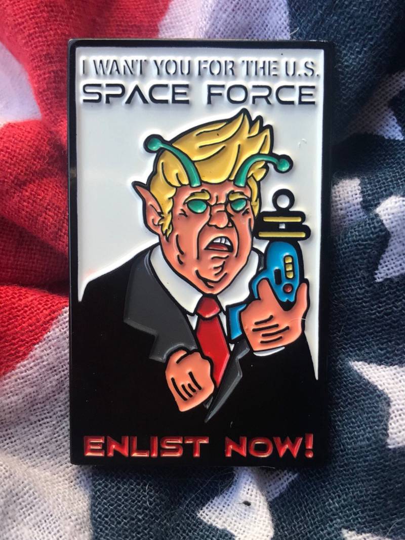 Weltraum Kraft Einschreiben Pin von MoxxieCo