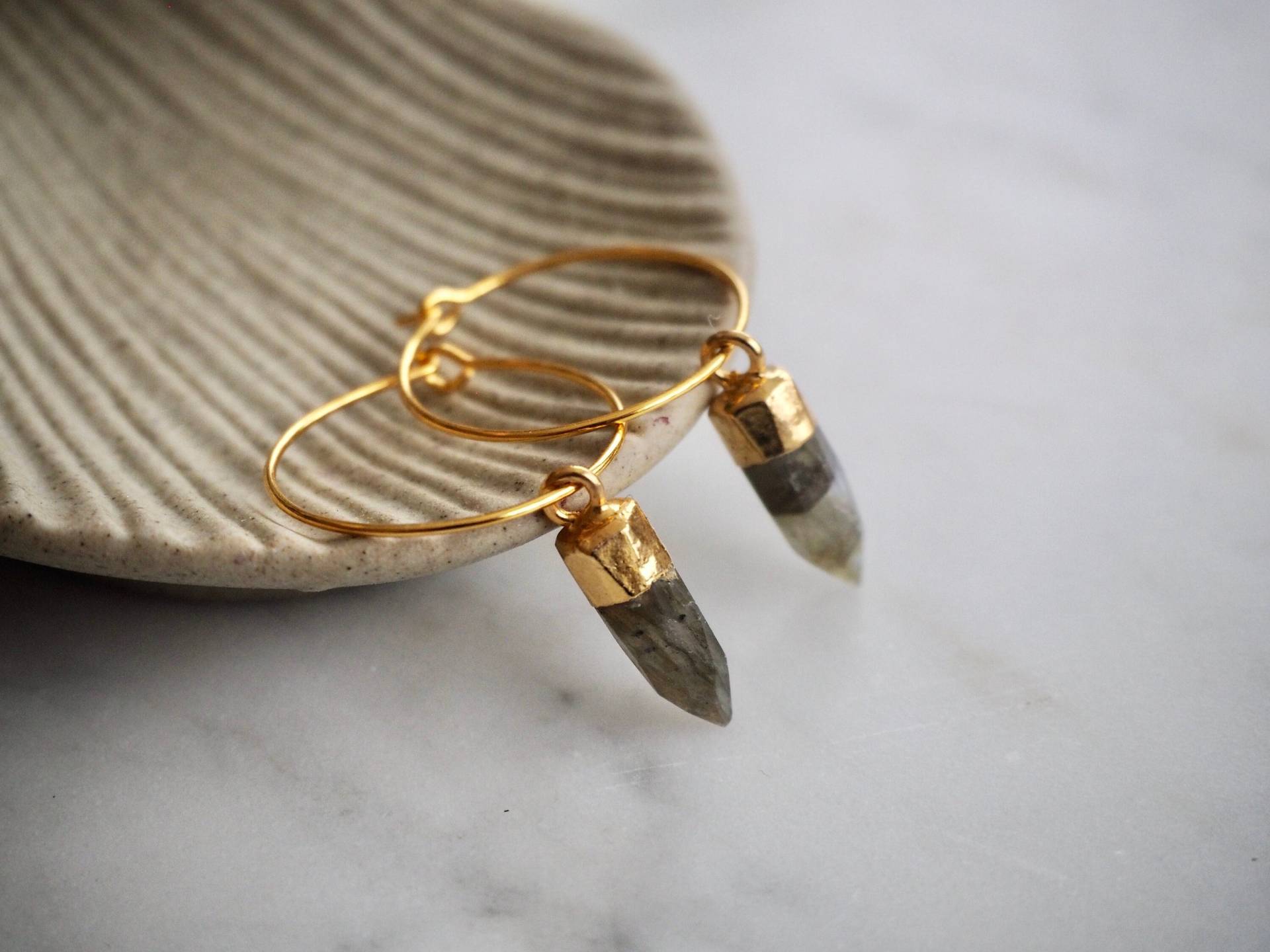 Vergoldete Sterlingsilber Creolen Grauer Labradorit Spike Baumeln Vergoldete Sterlingsilber Creolen Grauer Labradorit Spike Baumeln von MoyJewelryDesign