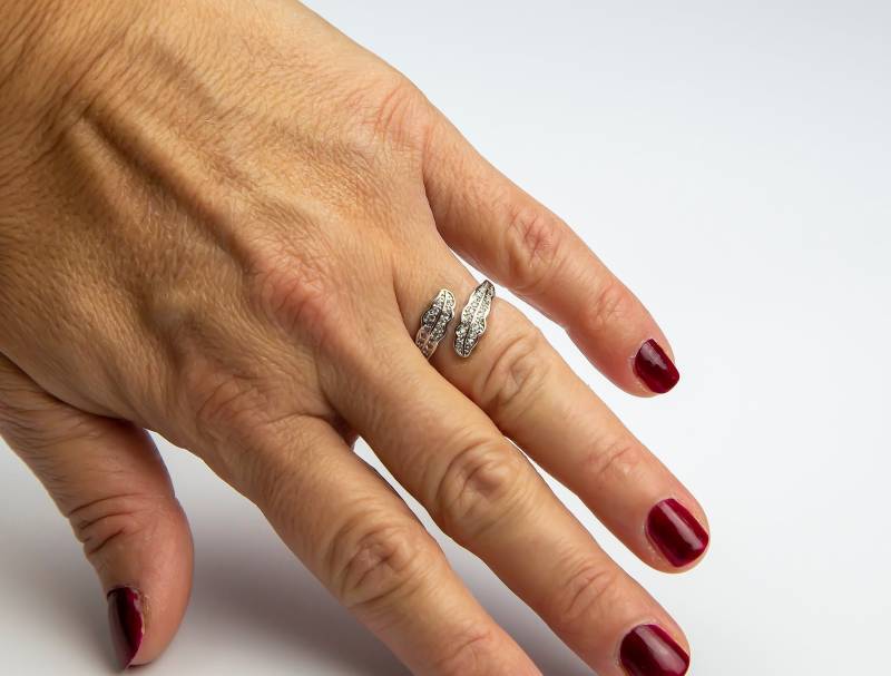 Einstellbar Sterling Silber Pfeil Ring Mit Zirkon Einstellbar Sterling Silber Pfeil Ring Mit Zirkon von MoyoniJewelry