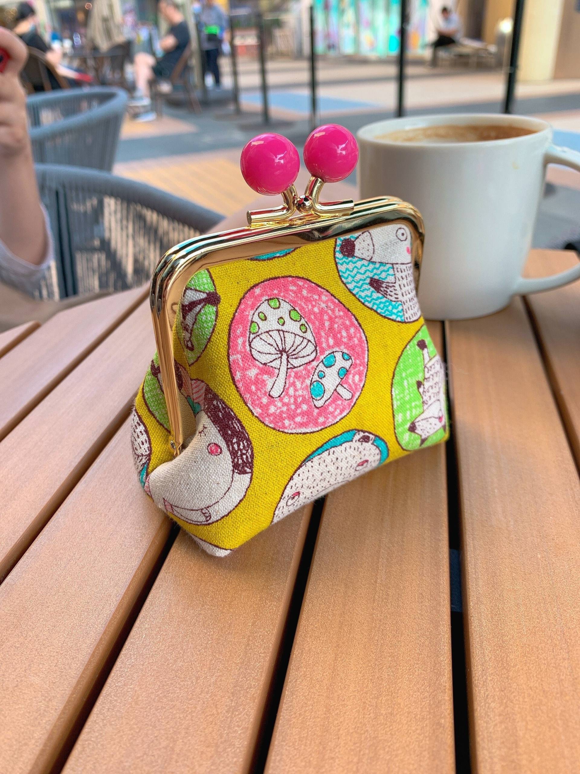 507# Handgemachte Tier Zoo Katze Hund Clutch/Makeup Geldbörse Acryl Candy Bead Kiss Clasp Lock Tasche von MozhenHandmade