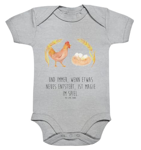 Mr. & Mrs. Panda 1. - 3. Monat Organic Baby Body Huhn stolz - Geschenk, Landwirt, Babykleidung, Eier, Hof, Wickelbody, Bauernhof, Magie, Junge, von Mr. & Mrs. Panda