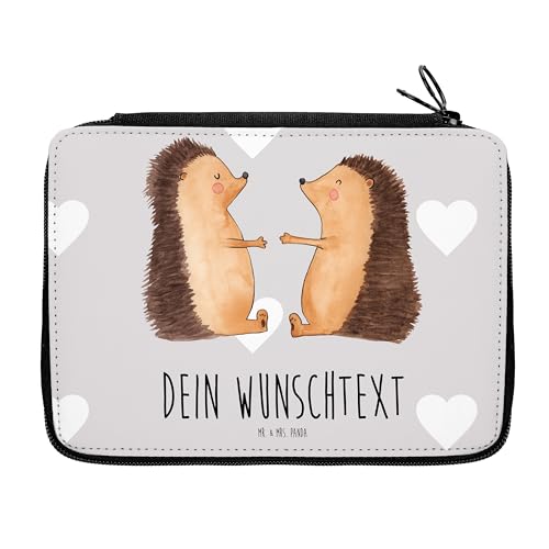 Mr. & Mrs. Panda Personalisierte Federmappe Igel Liebe - Personalisierte Geschenke, Freundin, Heiratsantrag, Kind, Schülerin, Jahrestag, Verheiratet, von Mr. & Mrs. Panda