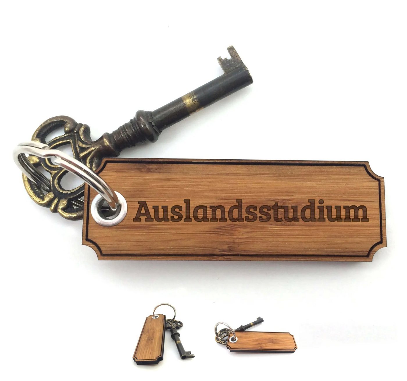 Mr. & Mrs. Panda Schlüsselanhänger Auslandsstudium - Bambus - Geschenk, Geschenke, Anhänger, Schlüsselan (Packung, 1-tlg., Schlüsselanhänger Classic Gravur), Mit Liebe bedruckt von Mr. & Mrs. Panda