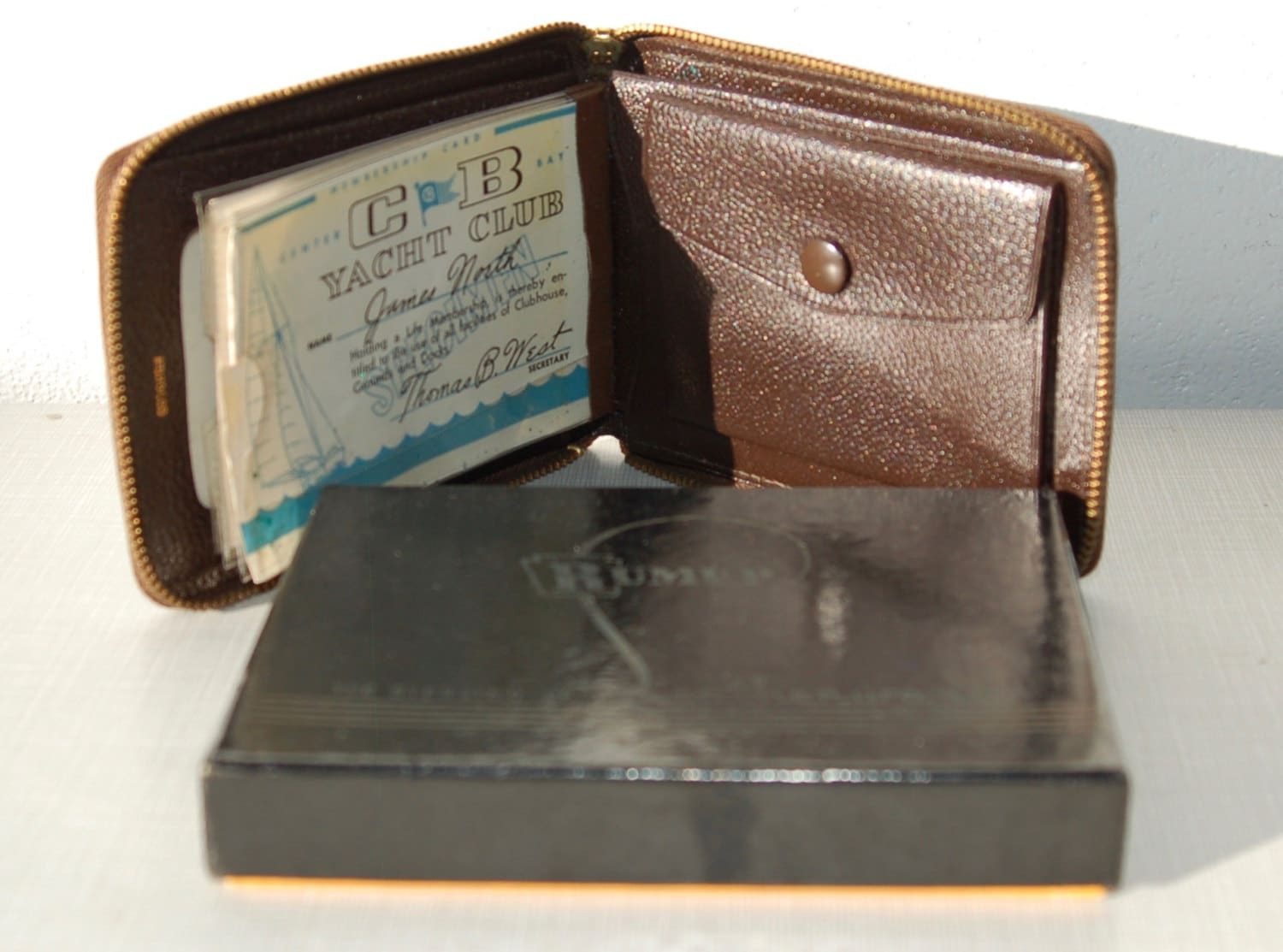 Vintage Leder Zip Wallet in Original Box Circa Aus Den 50Er Jahren von MrBillsHaberdashery
