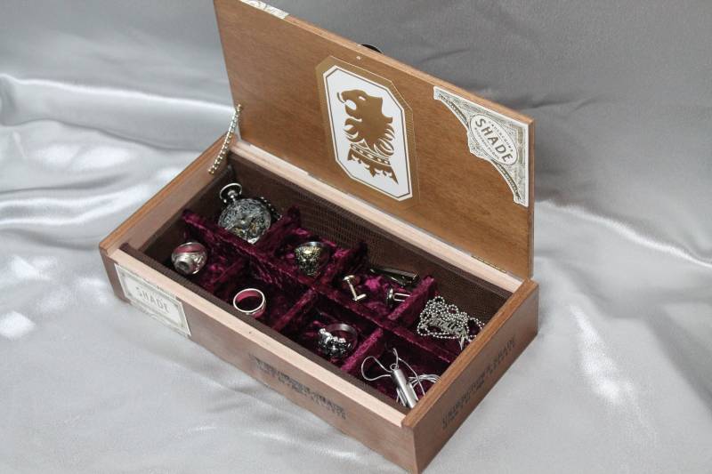 "Undercrown - Schatten in Unseren Puros" Zigarrenkiste Umgewidmet von MrBrownsBox