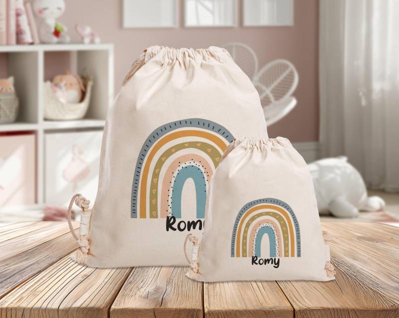 Personalisierter Turnbeutel - Regenbogen Blau Grün Kindergarten Schule Sporttasche Rucksack Wechselkleidung Mit Name -Groß-Klein von MrMrsPresentDE
