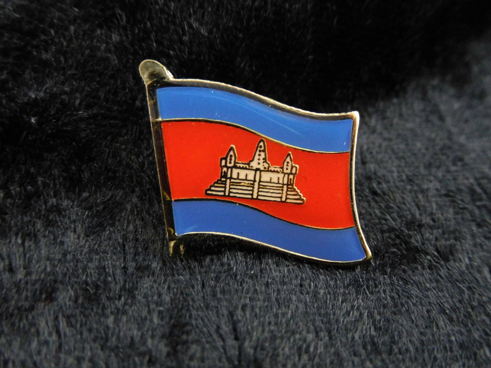 Vintage Logo Pin, Miniature Toys, Cambodia Flag, Enamel Pin, Pinback Button, Pins, Clip Art, Comic, Asian Flag Gift, Football von MrVintageToySurprise