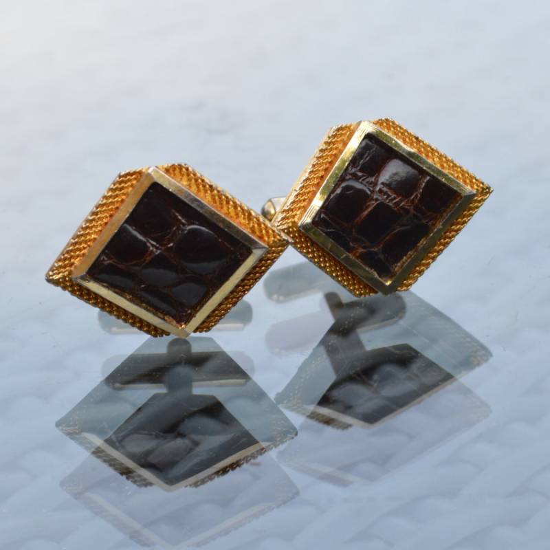 1970S Manschettenknöpfe - Goldfarbene Beschläge Mit Dunkelbraunen Kunstleder-Einlagen Diamantform Geschenkbox von MrWickstead