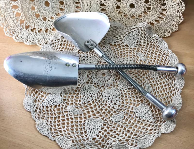Herren Schuhspanner Aluminium Metall Größe 8x9 Vic Tree Made in England Flexible Feder Aktion Einstellbar Fit Schuhmacher Prop Dapper von MrWickstead