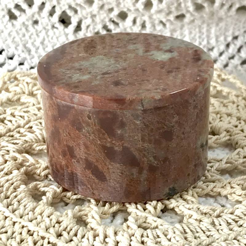 Kleiner Runder Naturstein Deckeltopf - Für Alle Arten Von Schmuckstücken Und Schätzen Manschettenknöpfe Ohrstecker Krawattennadeln Ringe von MrWickstead