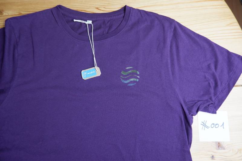 Earthpositive Handprinted Beachsurfboard T-Shirt | Eggplant Unisex L von MrZoltN
