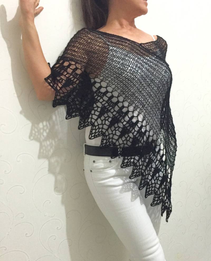 Wolle Spitze Poncho, Schwarze Frau Wickeln, Umhang, Schal, Hochzeit Lose Stricken, Leichtes Oberteil Wolle Spitze Poncho, Schwarze Frau Wickeln, Umhang, Schal, Hochzeit Lose Stricken, Leichtes Oberteil von Mrlworks