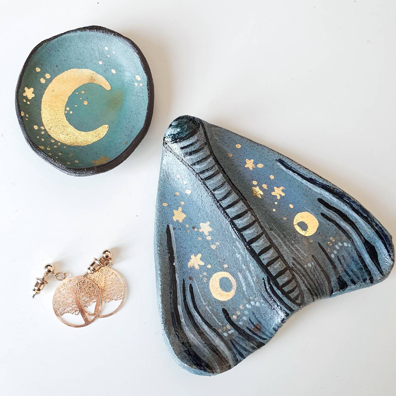 Celestial Moth Ring Dish, Motten Und Mond Set, Keramik Schmuck Schale, Galaxie Aufbewahrung, Winzige Halter von MrsBiscuitArt