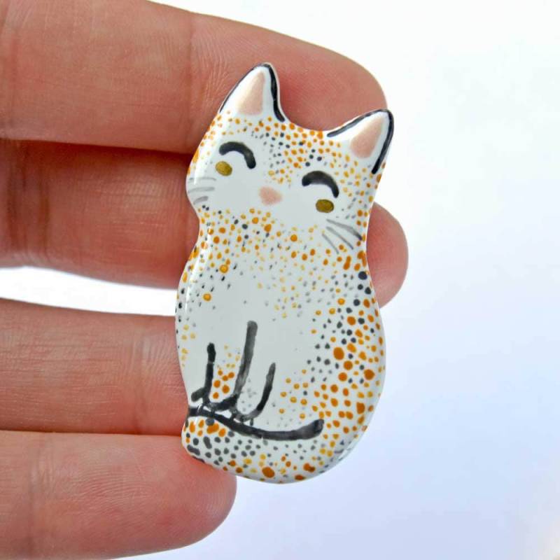 Katzen Brosche, Dame Geschenk, Keramik Katze Pin, Schmuck, Kleine Tier, Katzenliebhaber, Anstecker, Kleines Kunst von MrsBiscuitArt