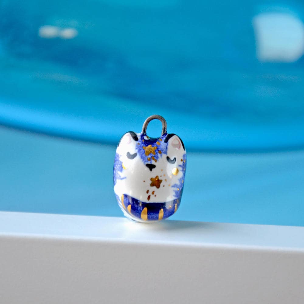 Kleine Katze Schmuck, Keramik Halskette, Blaue Mit Goldenen Sternen, Einzigartiges Tier Liebhaber Geschenk, Winzige Kunst von MrsBiscuitArt