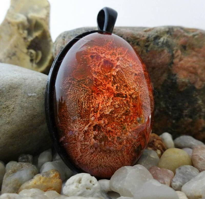 Unikat Kunstharz Kettenanhänger Lava Vulkanausbruch Bohème Independent Hippie Resin von MrsEigenart