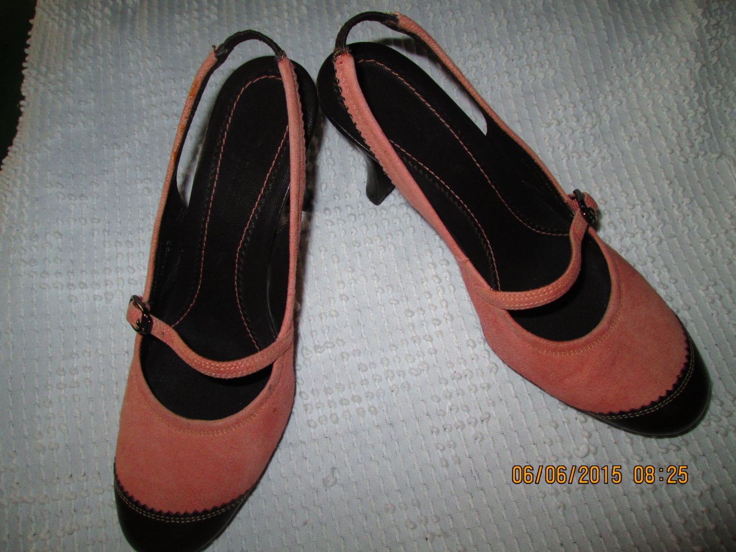 Absolut Liebling Mary Jane Stil Wildleder Und Leder Cole Haan Fersen. Größe 6B. Exzellenter Vintage Zustand von MrsHummelsBasement