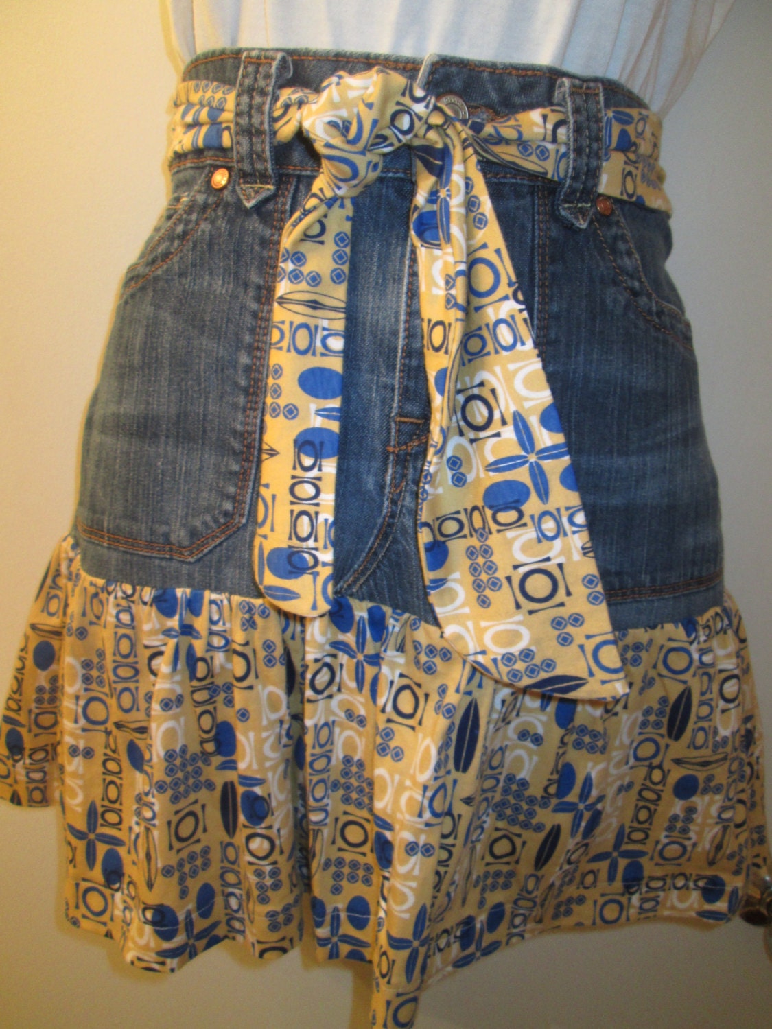 Faded Glory Kurz Baumwoll Rüschen Jeansrock Mit Passendem Gürtel Gelb Blau Und Weiß Baumwollbesatz. Darling Boho Rock Gr.l 8 von MrsHummelsBasement