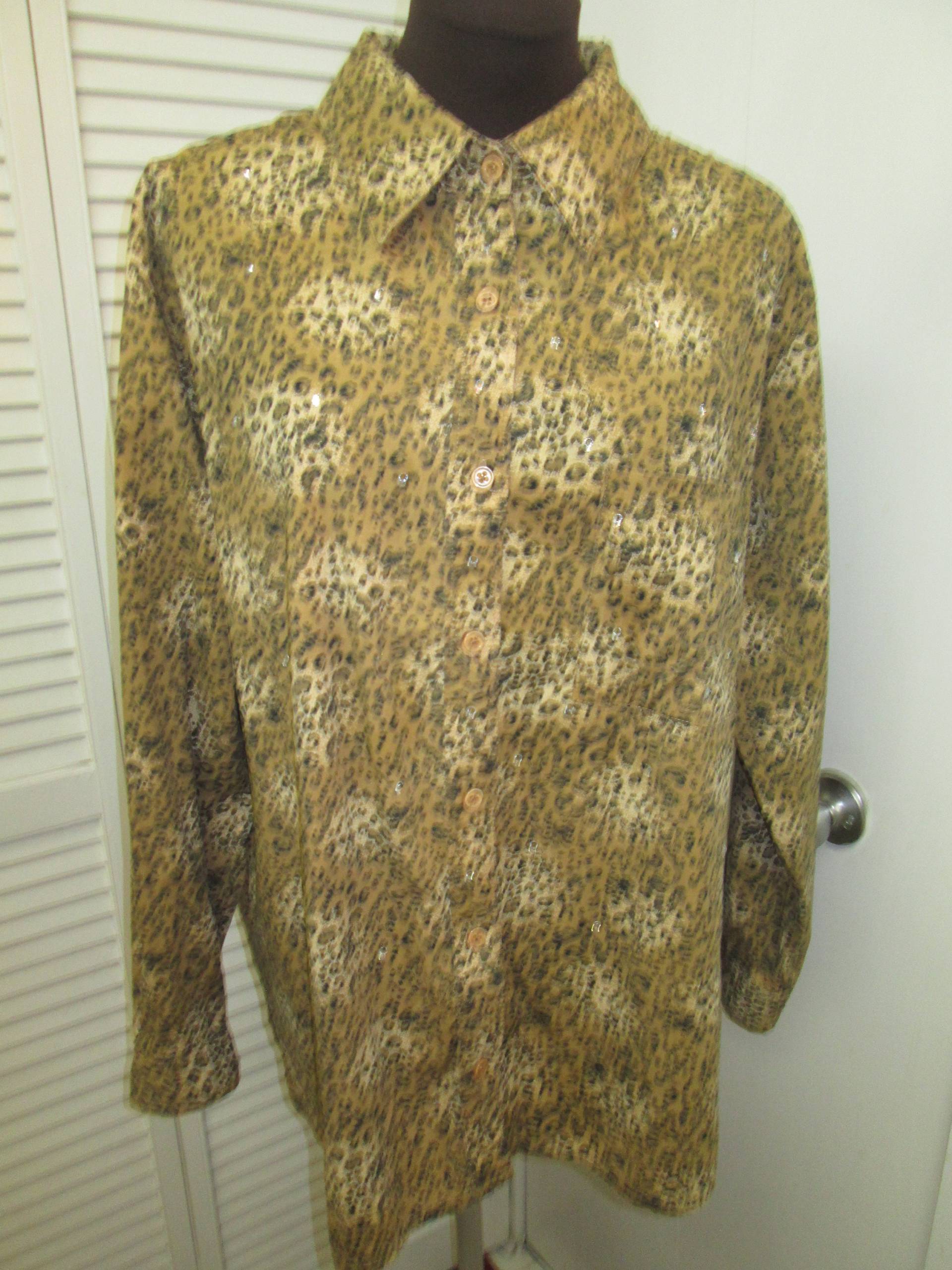 Jahrgang Subtile Leopard Print Bluse W/Verstreuten Kristallen Auf Vorderseite Quaker Fabrik 97 % Baumwolle Langarm Größe 1 X Plus Sz-Animal-Print von MrsHummelsBasement