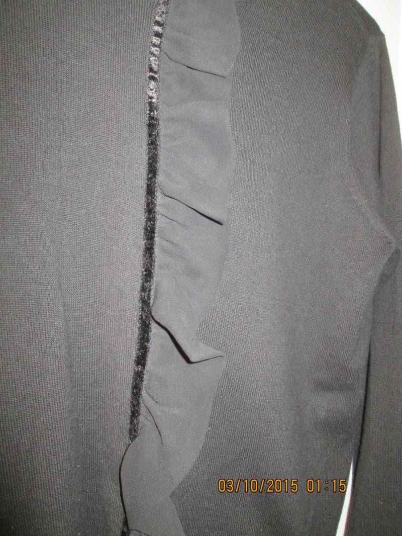 Van Huesen Perfekter Kleiner Abendpullover Aus 55 Acryl Und 45 Baumwolle Mit Chiffon Samtbesatz. Größe M Vintage von MrsHummelsBasement