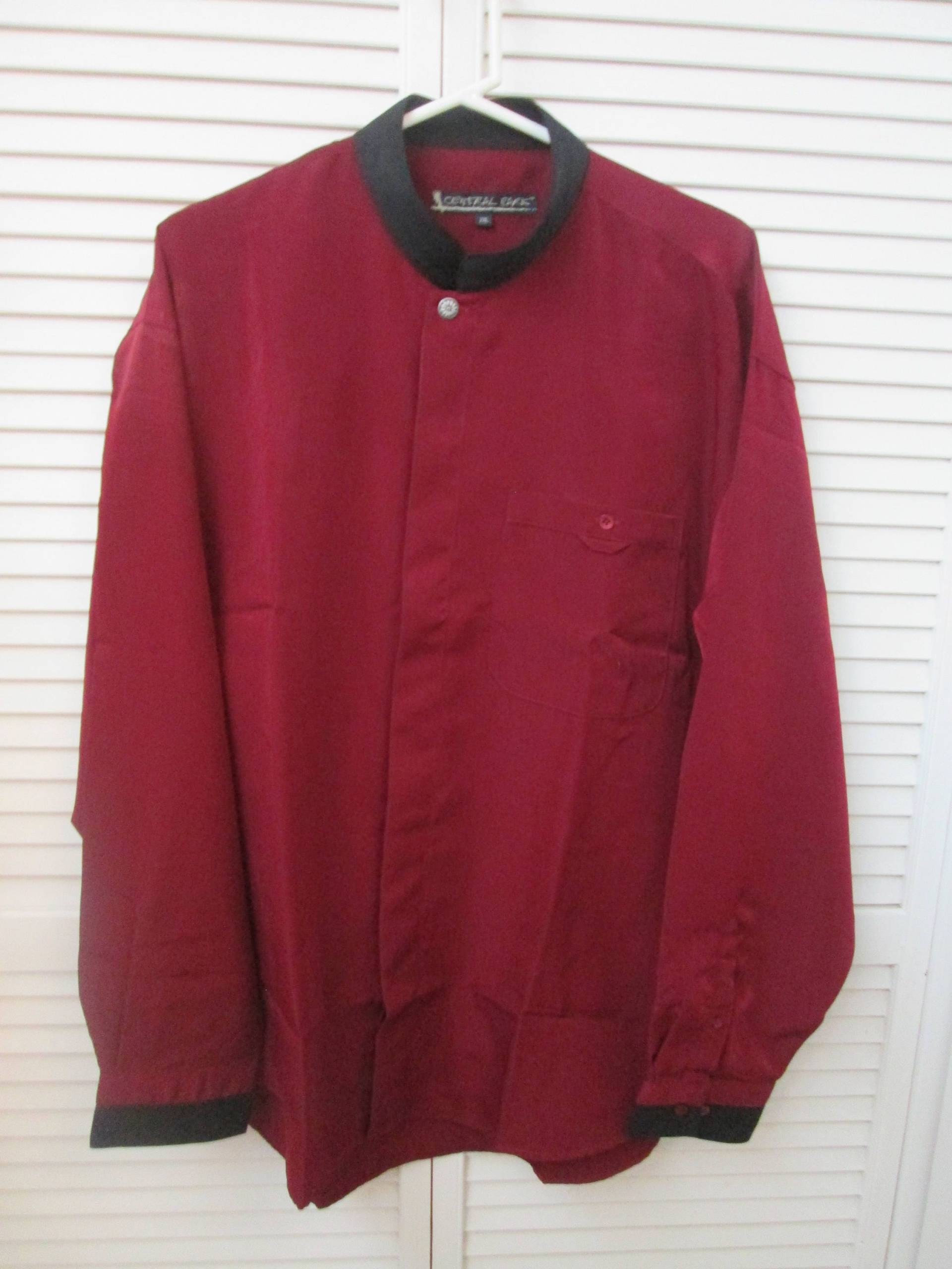 Vintage Size 2xl Tags On Never Getragene Weinfarbene Lange Bluse/Tunika Mit Schwarzem Mandarinkragen Und Manschetten. Womans Plus Sz Central Park von MrsHummelsBasement