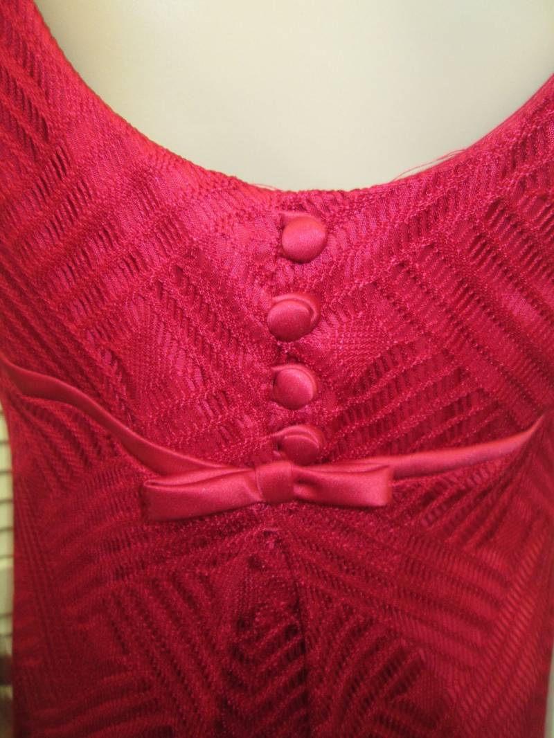 Vintage Tief Cranberry Rot Gehäkeltes Ärmelloses Abendkleid in Voller Länge. Union Anhänger Vtg Größe 11 12. Abschlussball Oder Besonderes von MrsHummelsBasement