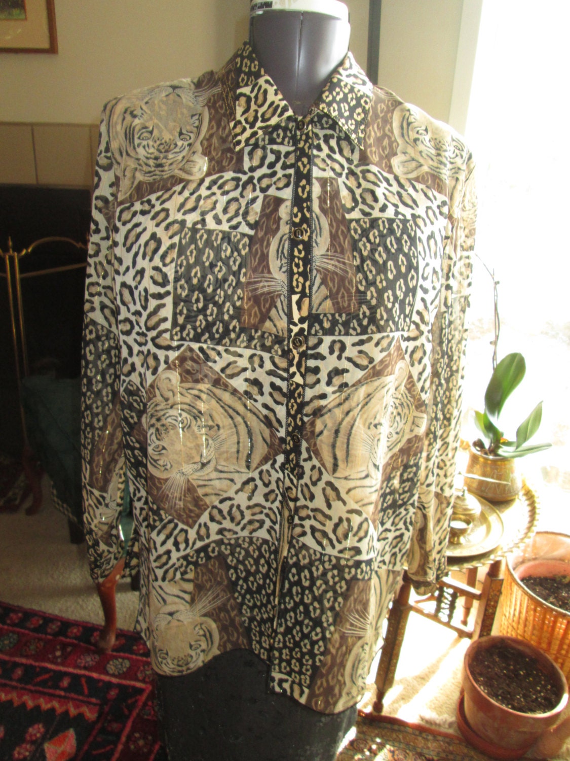 Vintage Tiger Print Long Overblouse Mit Schieren Ärmeln Und 2 Frontpaneelen Goldfäden An Kragen Frontplatten Ärmeln. Groß Lang von MrsHummelsBasement