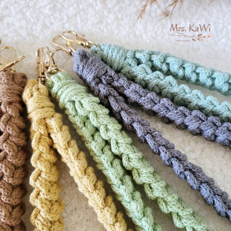 Gehäkelter Schlüsselanhänger | Schlüsselband Accessoires Mitbringsel Schlüssel Handmade von MrsKaWi