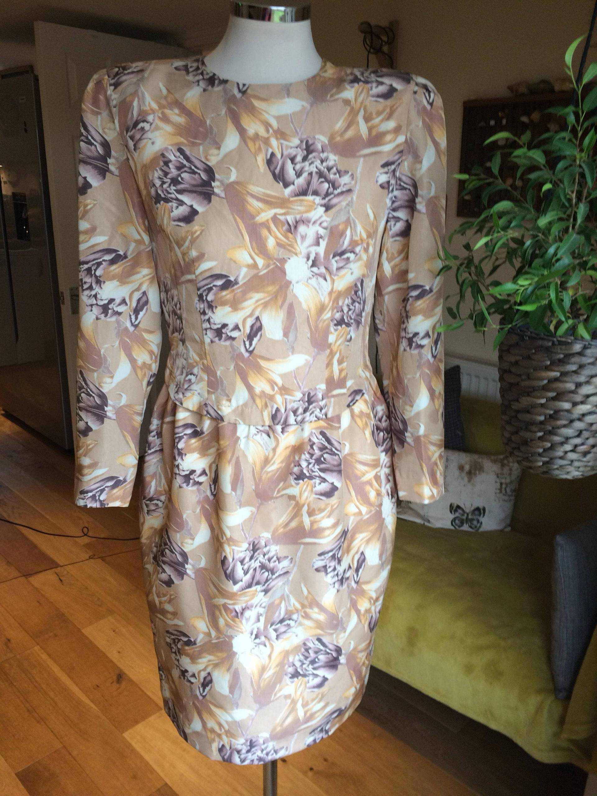 50Er Jahre Seidenkleid Mit Blumen von MrsMintVintage