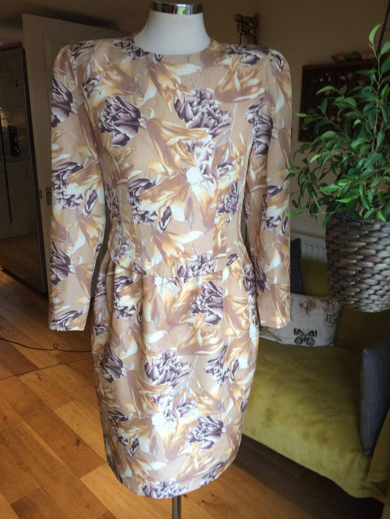 50Er Jahre Seidenkleid Mit Blumen 50Er Jahre Seidenkleid Mit Blumen von MrsMintVintage