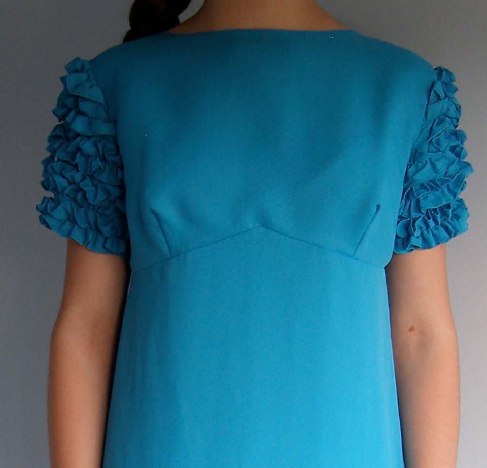 1960Er Vintage Pfauenblaues Brautjungfernkleid, Im Regency Stil 1960Er Vintage Pfauenblaues Brautjungfernkleid, Im Regency Stil von MrsPeerybingle