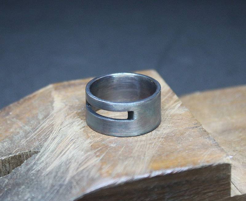 Handgemachte Matte Schwarz Sterling Silber Band Ring - Dicke Minimalist Handgemachte Matte Schwarz Sterling Silber Band Ring - Dicke Minimalist von MrsPepper