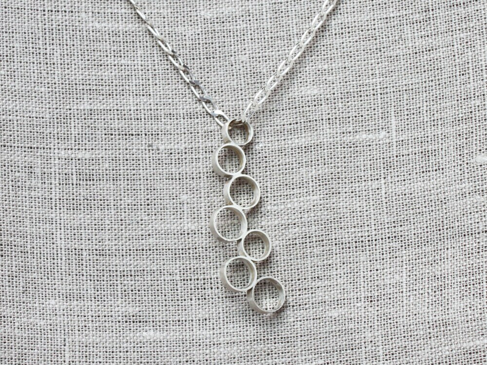 Minimalist Silber Kreis Halskette Handgemachter Anhänger Minimalist Silber Kreis Halskette Handgemachter Anhänger von MrsPepper