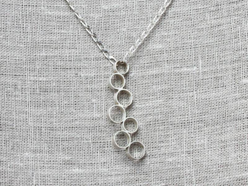 Minimalist Silber Kreis Halskette Handgemachter Anhänger Minimalist Silber Kreis Halskette Handgemachter Anhänger von MrsPepper