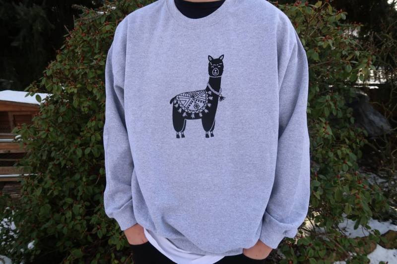 Alpaka Sweatshirt Grau /Alpaca Sweatshirt Grey - Pullover- Handprinted Unisex von MrsSoleilMrsLune