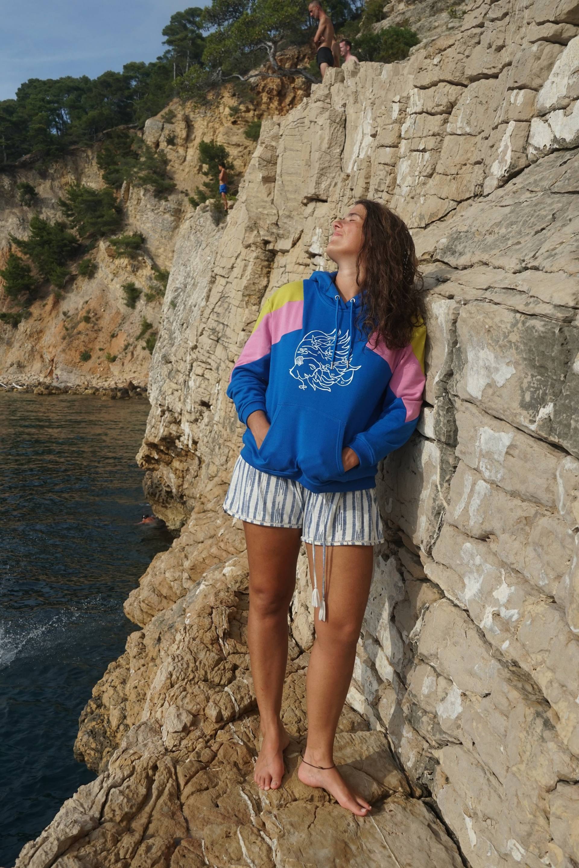 Womens Wave Sweatshirt Ocean Sea Surfing Handbedruckter Hoodie von MrsSoleilMrsLune