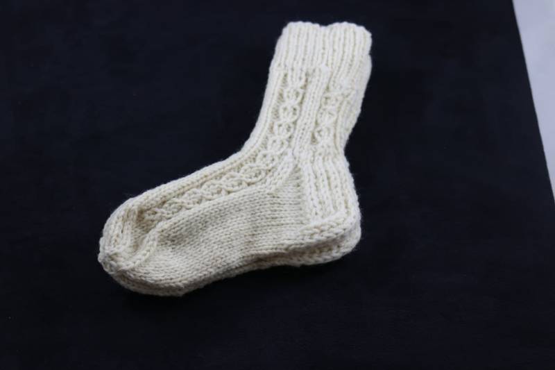 Socken, Gestrickte Unisex Socken , Wolle, Farbe Weiß von Mrsbshopetsy