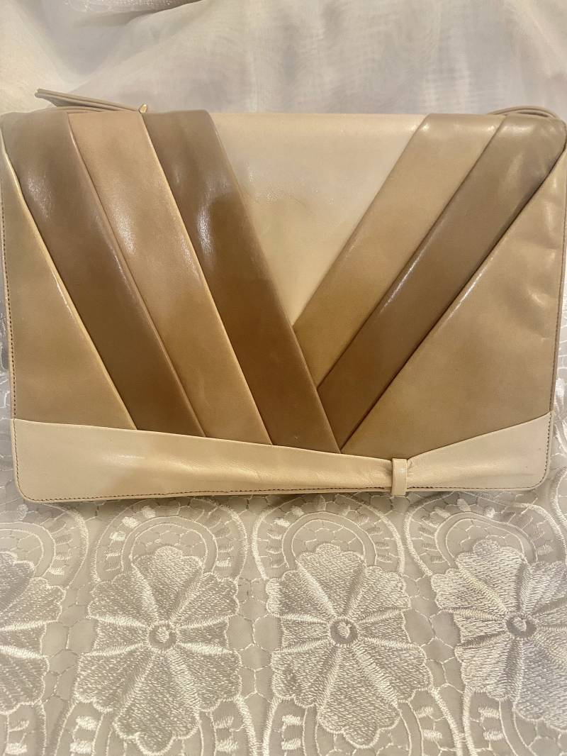 Vintage Dover Leder Beige Creme Farbe Clutch Schultertasche Handtasche 80Er Modisch Chic Preppy Stylish Summer Wear von Ms2SweetVintage