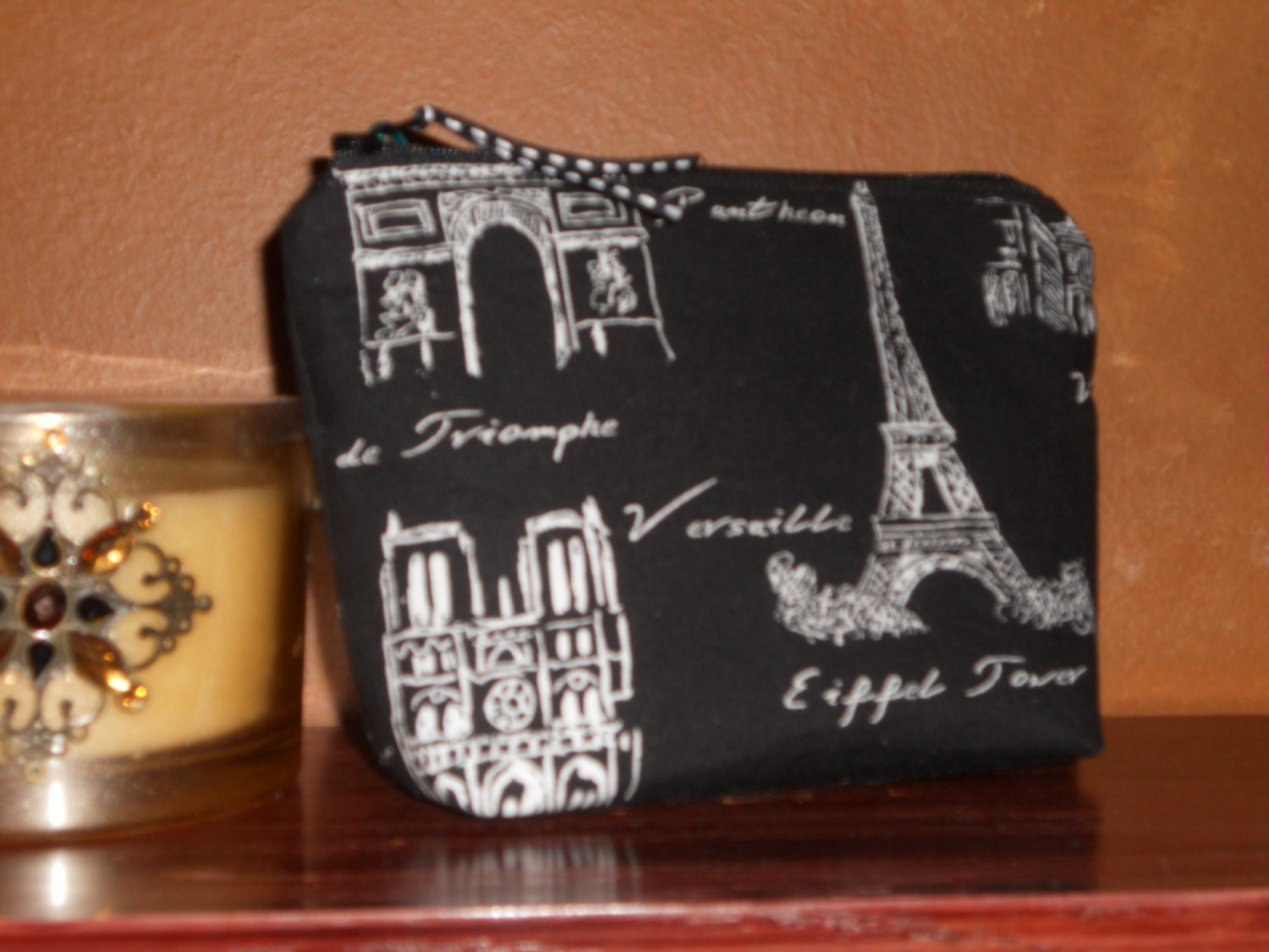 Make-Up-Tasche/Skizzen Von Paris in Weiß Auf Schwarz Brautjungfern-Geschenke Spa-Tasche Organizer Handy - Münztasche von MsKarenNY