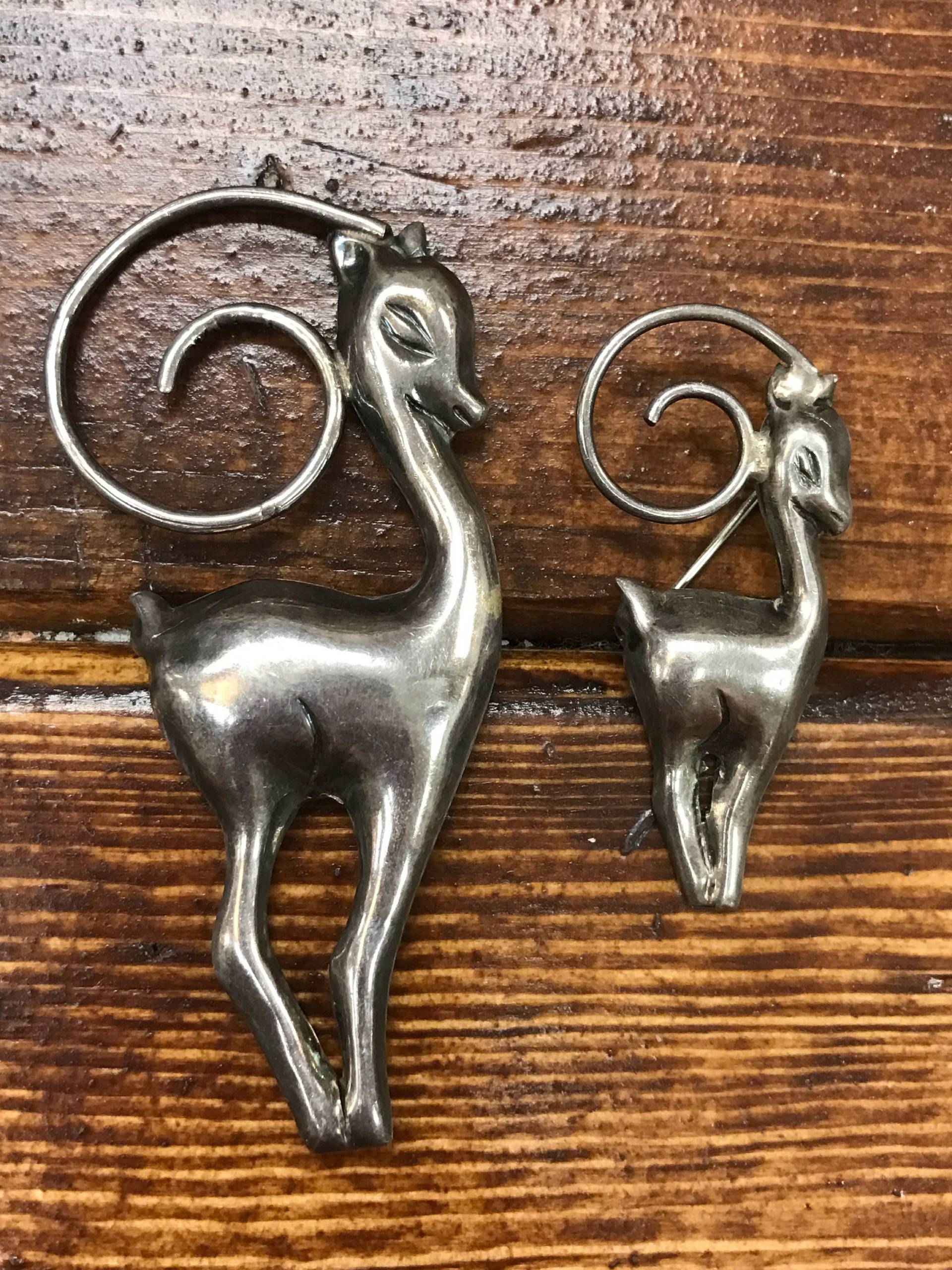 1940Er Jahre Sterling Silber Signiert Mexiko Gazelle, Hirsch, Antilope Mutter Und Kind Brosche Oder Scatter Pin Set von MsMalenasVintage