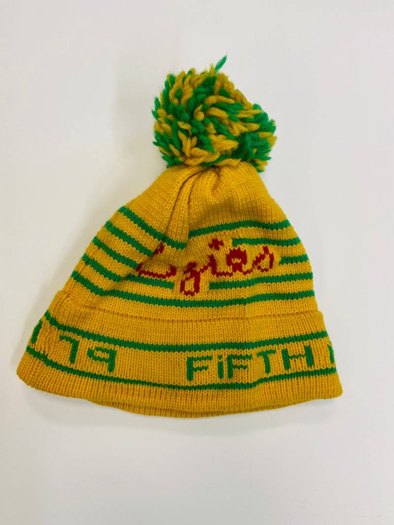 Vintage 1970Er Jahre Strickwolle Pom Ski Hut Vom Fünften Und Letzten Turnier in Arabisch Gelb, Grün, Rot, Selten Unisex Für Erwachsene von MsMalenasVintage