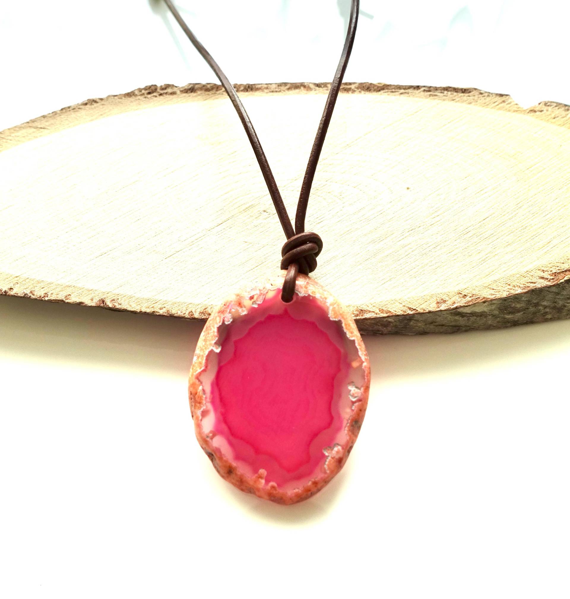 Braune Rindslederkette Mit Großen Natürlichen Druzy-Achat-Anhänger Echtleder Länge Verstellbar von MsSchmuck