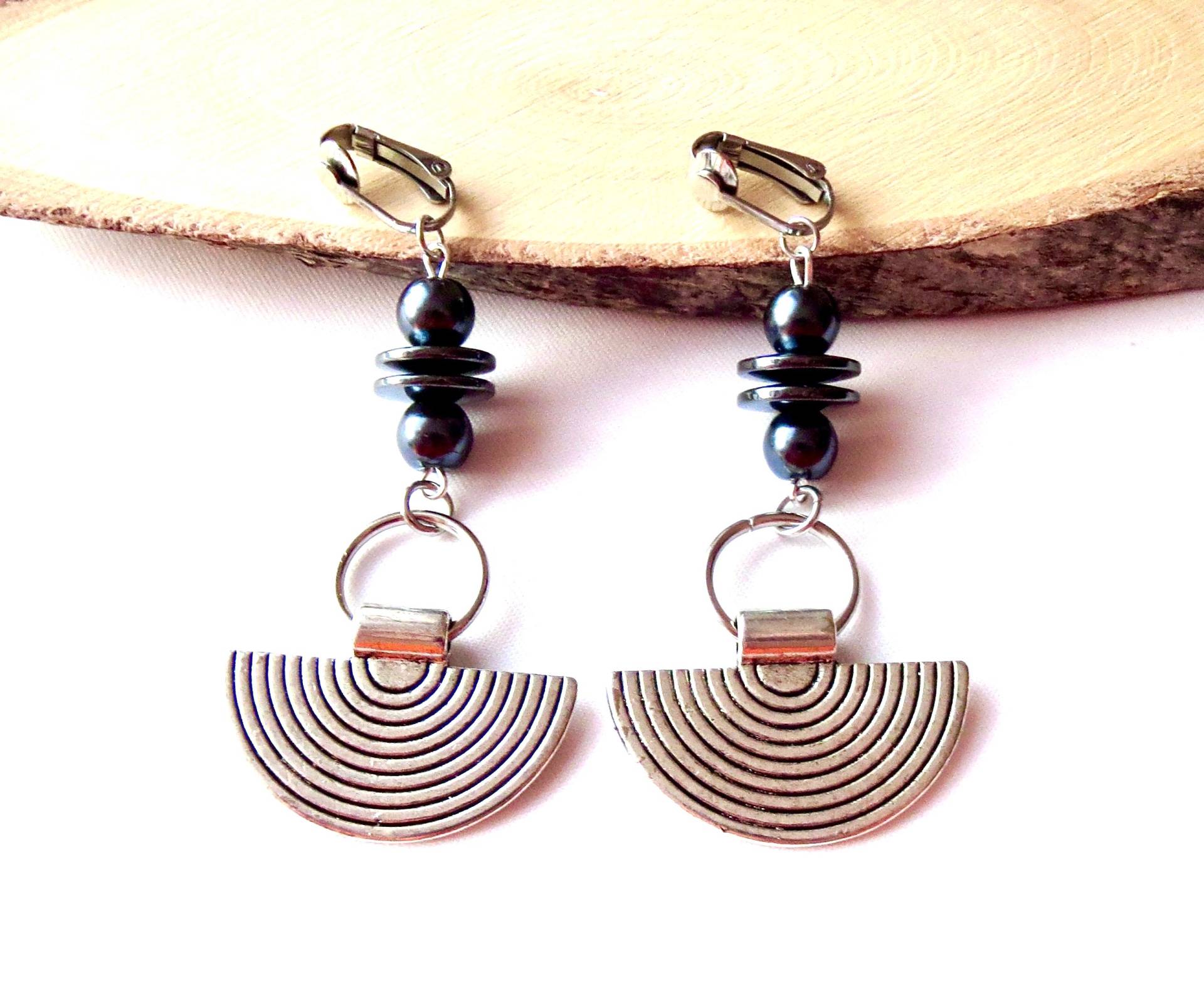 Edelstahl Ohrclips /Ohrhänger Mit Metall-Anhängern Und Hämatit Perlen Unisex Vintage Ohrschmuck Lang Verspielt Edelstahl Ohrclips /Ohrhänger Mit Metall-Anhängern Und Hämatit Perlen Unisex Vintage Ohrschmuck Lang Verspielt von MsSchmuck