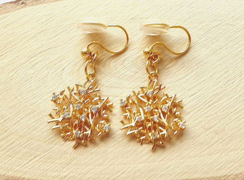 Festliche Elegante Ohrclips Ohrklemme Mit Wunderschönen Messing/Zirkonia Anhängern 18K Vergoldet Ohrschmuck Frauenschmuck von MsSchmuck