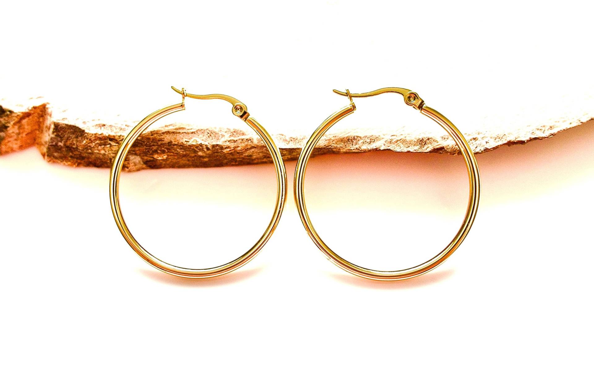 Große Goldene Hypoallergene Edelstahl Creolen Ohrschmuck Unisex von MsSchmuck