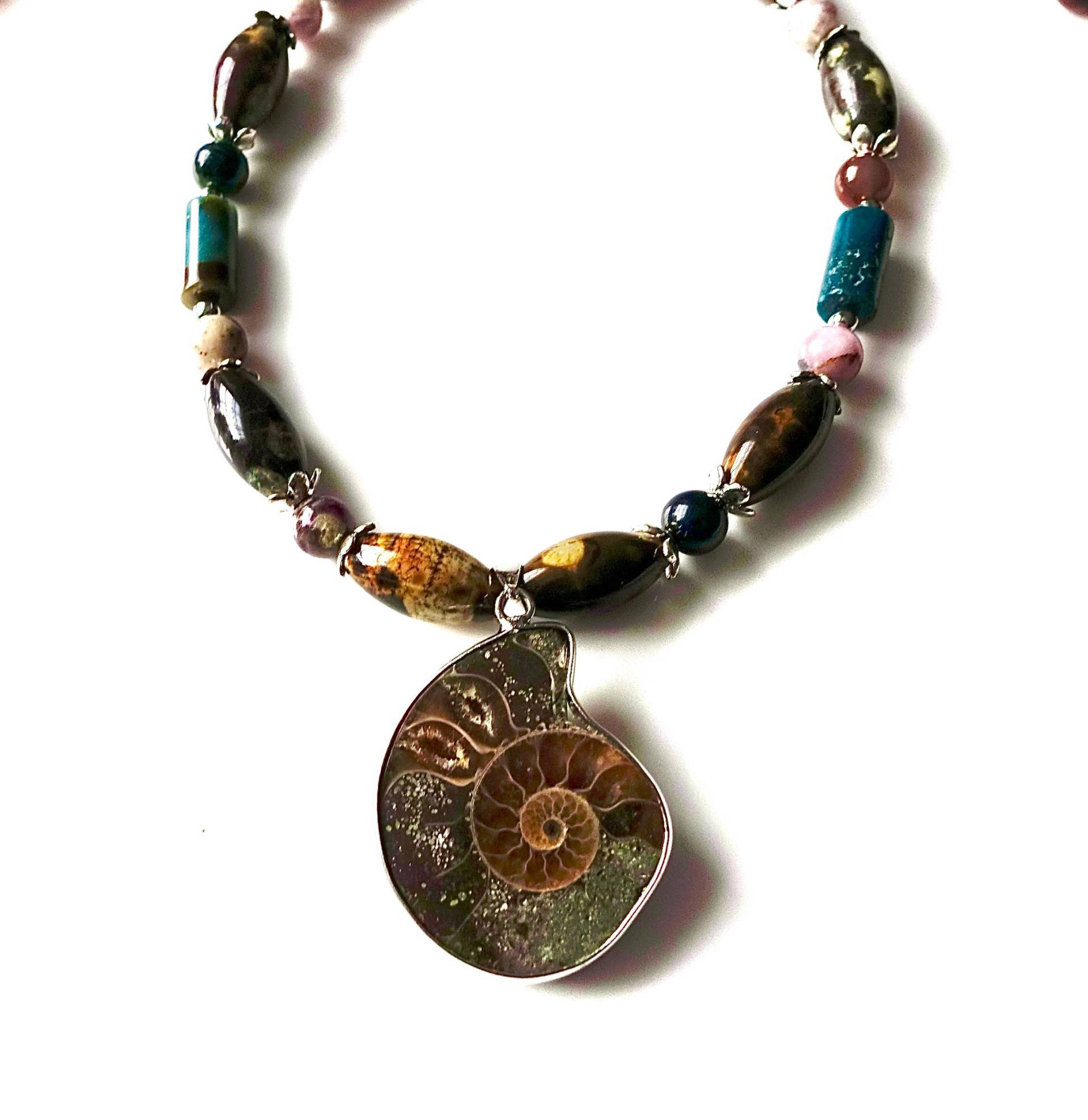 Kette Mit Natur-Ammonit-Fossil-Anhänger Naturperlen Jaspis Perlen Halskette , Halskette Anhänger Kette Mit Natur-Ammonit-Fossil-Anhänger Naturperlen Jaspis Perlen Halskette , Halskette Anhänger von MsSchmuck