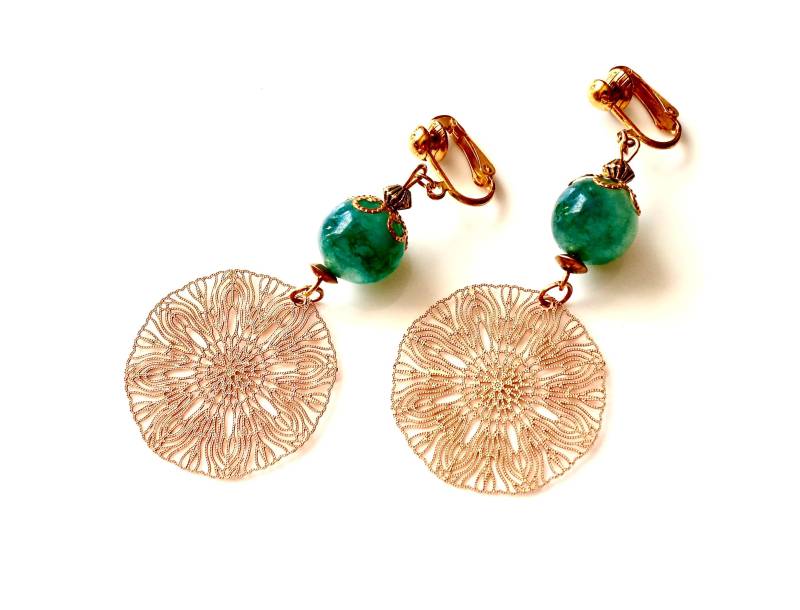 Lange Ohrclips /Ohrhänger Mit Blumenachat Perlen Und Filigranen Runden Messing Anhängern Ohrschmuck Unisex Elegant von MsSchmuck