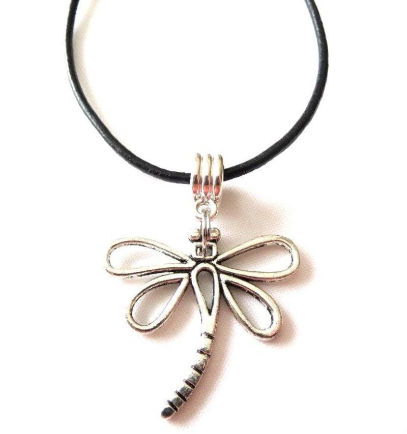 Lederkette Mit Anhänger "Libelle" Halskette Echtleder Lederschmuck 48 cm Unisexkette Unisexschmuck Geschenk Geburtstag von MsSchmuck