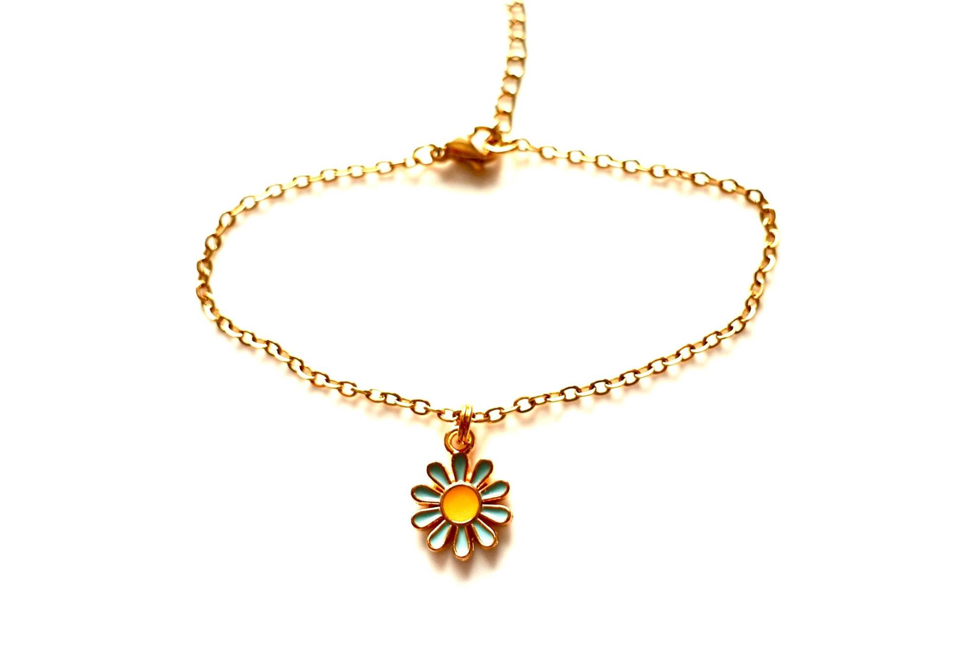 Lonenbeschichtetes Ip Armkettchen Mit Hellblauen Emaille Gänseblümchen Armbändchen Minimalistisch Lonenbeschichtetes Ip Armkettchen Mit Hellblauen Emaille Gänseblümchen Armbändchen Minimalistisch von MsSchmuck